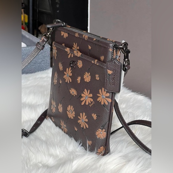 💰SOLD - CF332 - Coach Kitt Messenger Crossbody with Floral Print - Picture 3 of 11